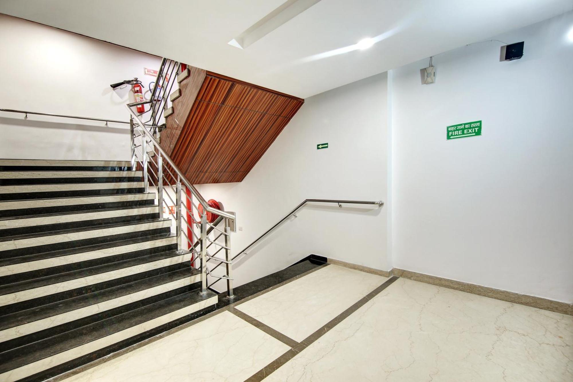 Hotel Neu Villa - Near Connaught Place & New Delhi Railway Station Exterior foto